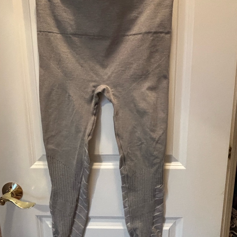 Blanqi Maternity Medium  Gray High-Waisted Leggings Pants